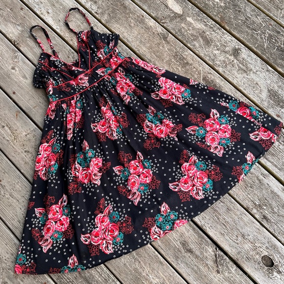 Susina Dresses & Skirts - SUSINA FIT and FLARE FLORAL SUNDRESS